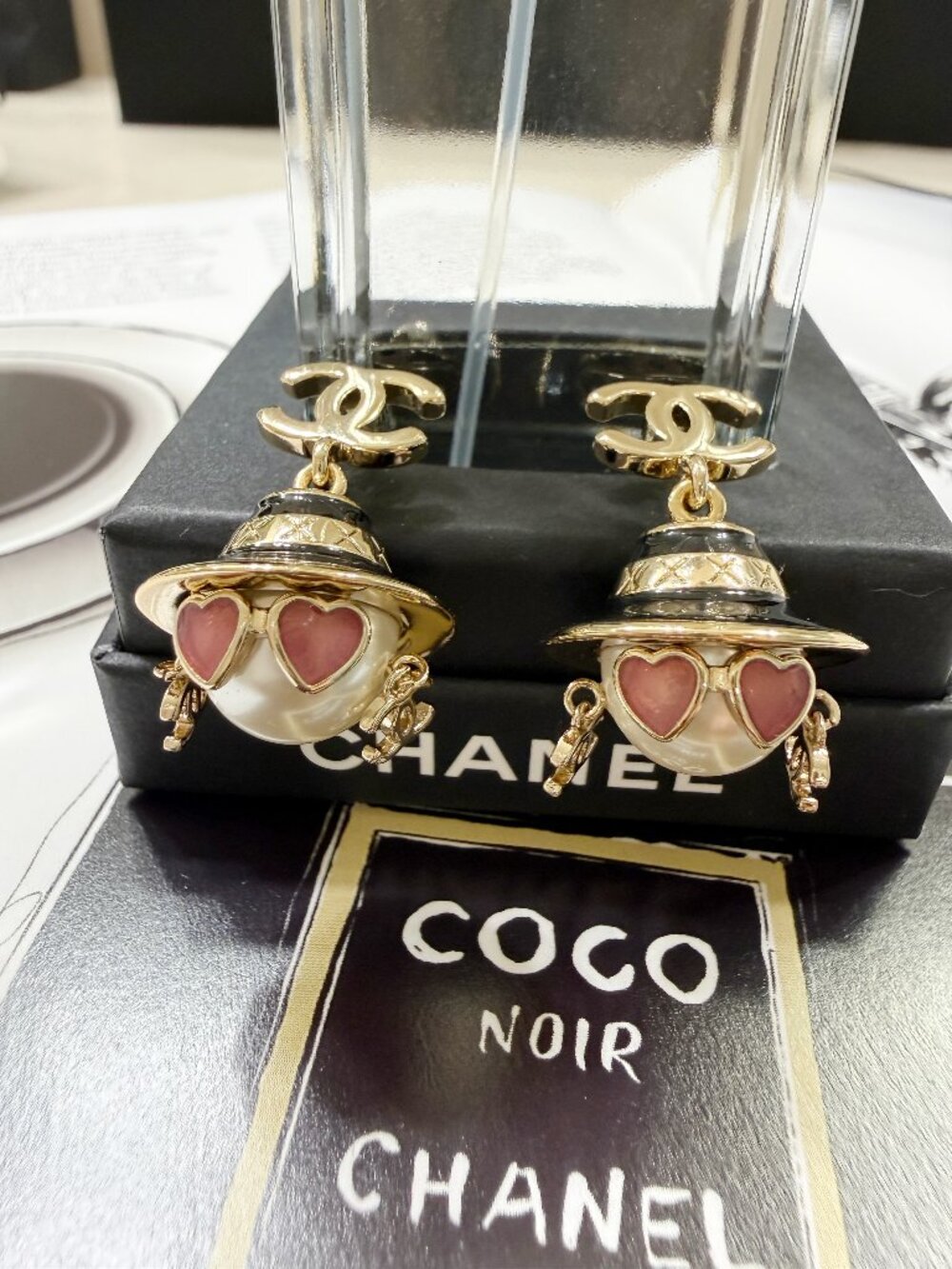 Chanel Gold- Tone CC Pearl Black Hat Pink Heart Sunglasses Dangle Earrings - Picture 10 of 12
